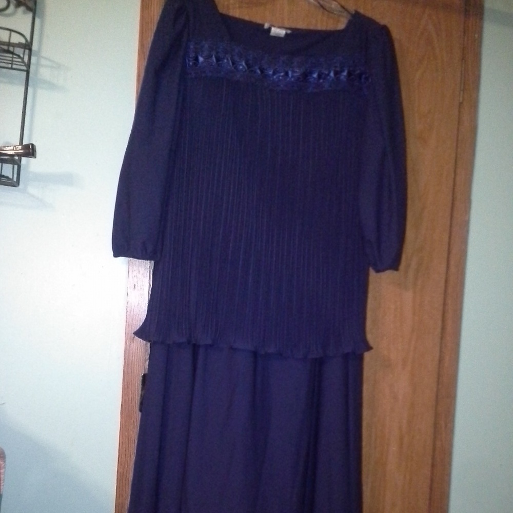 Cue navy dress. NWT size 18.5